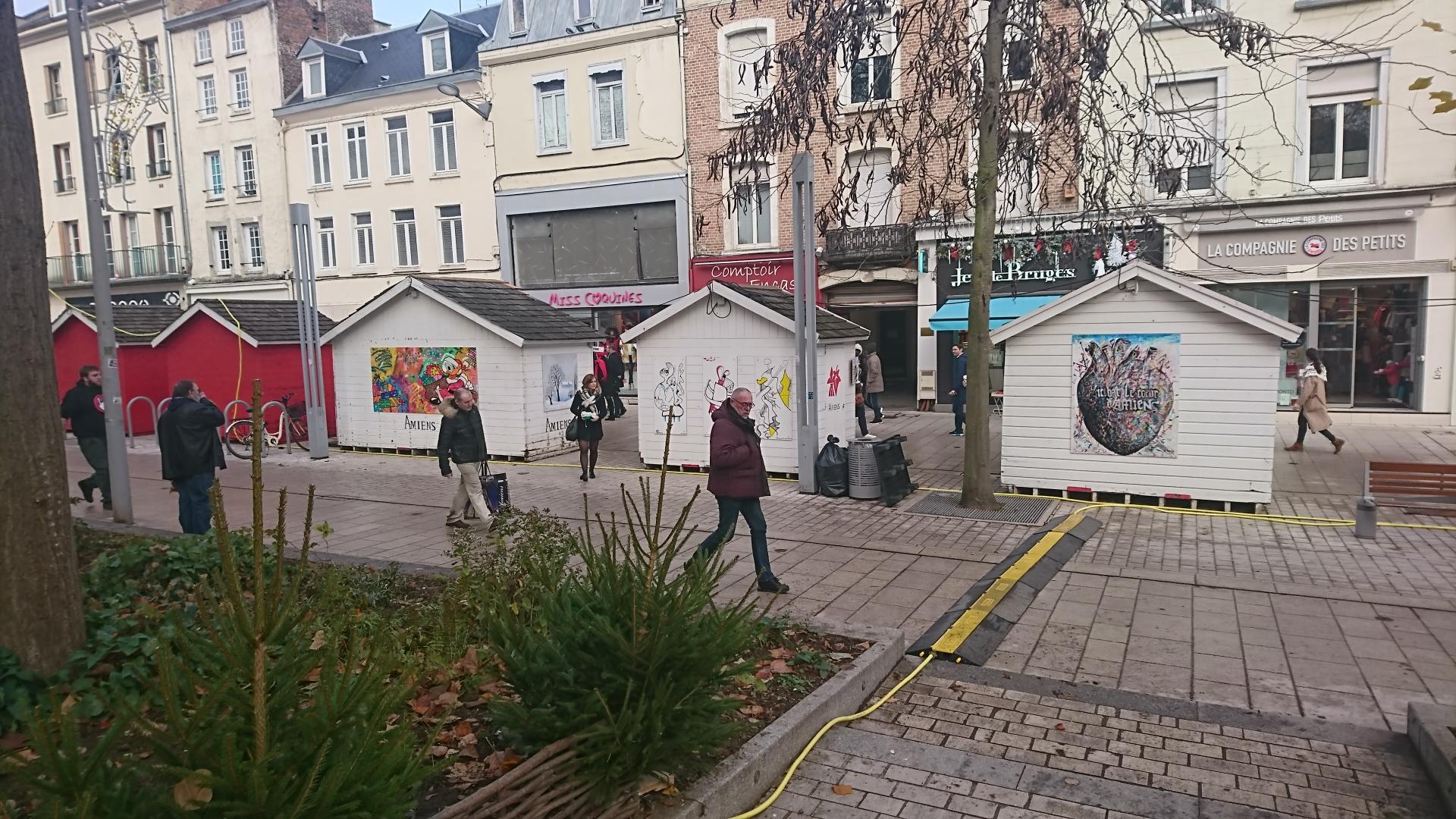 3 chalets au sein du marché de Noël d'Amiens